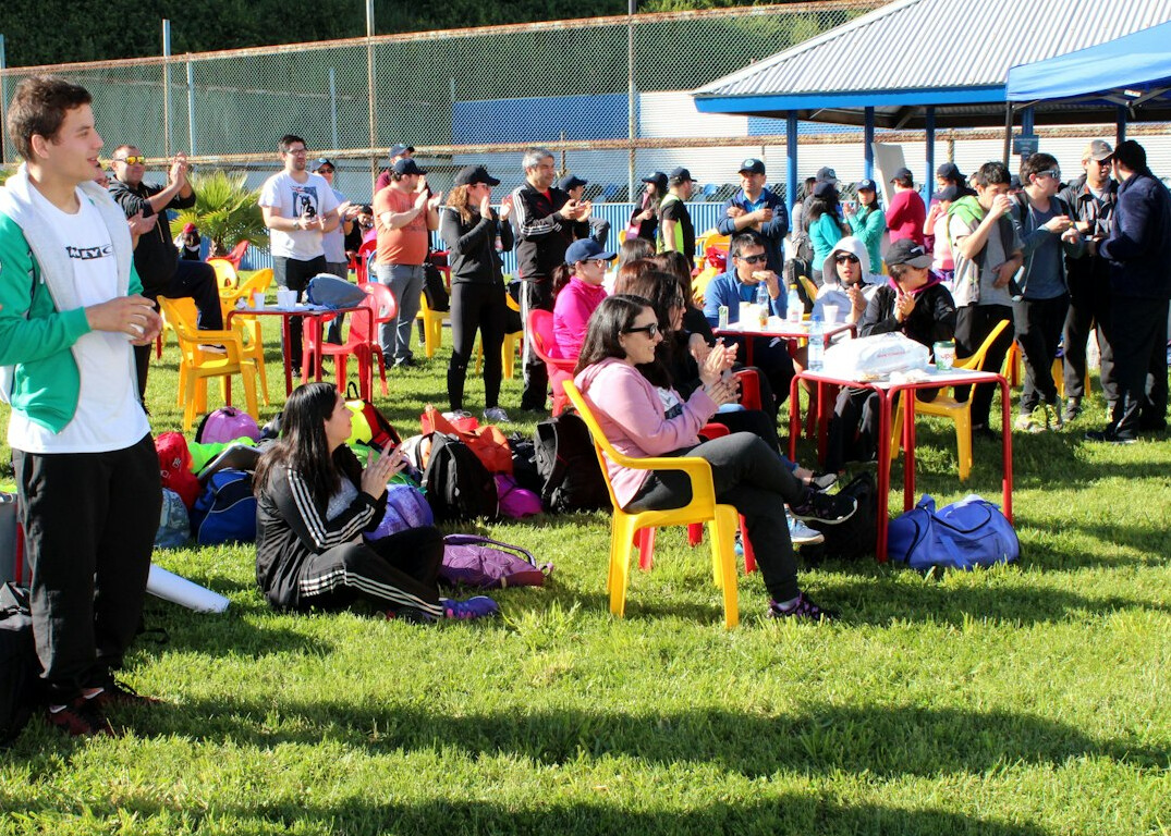 audience clapping at event